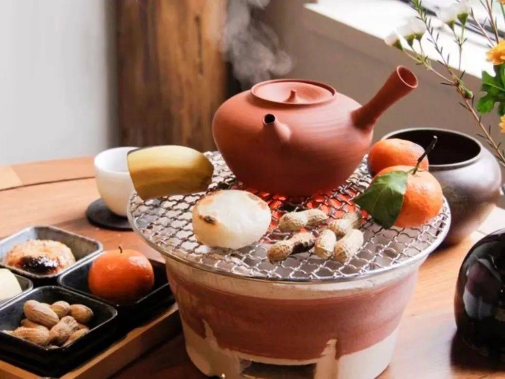 全国网友都在打卡“围炉烤茶”，茶饮店能不能借鉴？