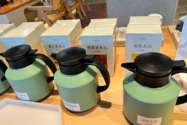 ​奈雪投资乐乐茶，接盘or 1+1>2