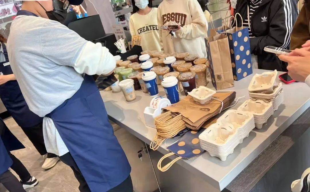 一天入账2万7，县城发货的“全国包邮咖啡店”正在兴起