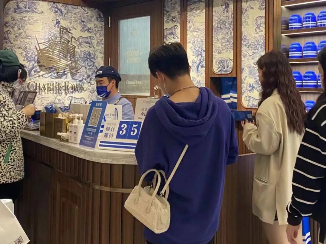 上海火了家“红茶专门店”，售价30+元还爆满，这是什么模式？